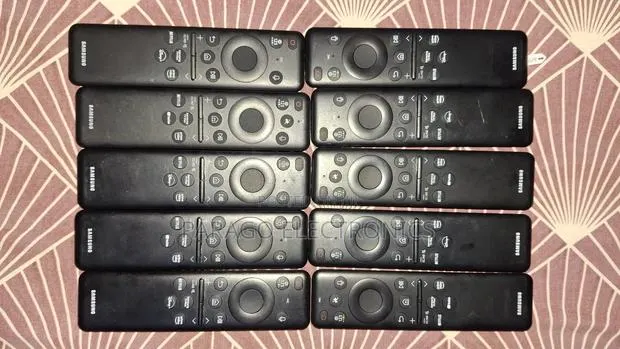 Samsung Solar Rechargeable Remote · Photo 1