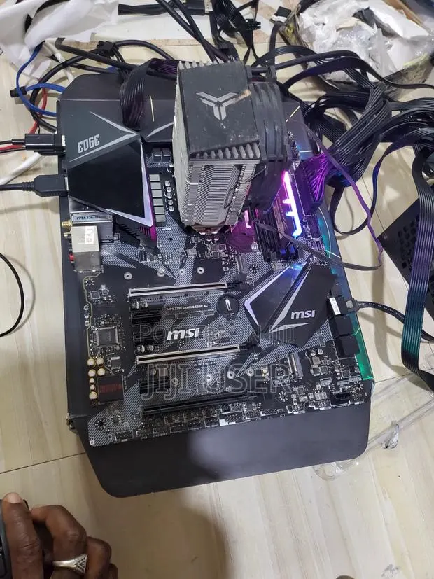 I7 9th Gen Board and Processor Available Onboard Bluetooth and Wifi · Photo 1