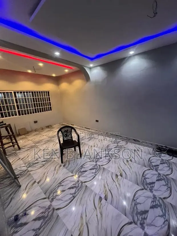 2bdrm Apartment in Exhibition for rent · Photo 1
