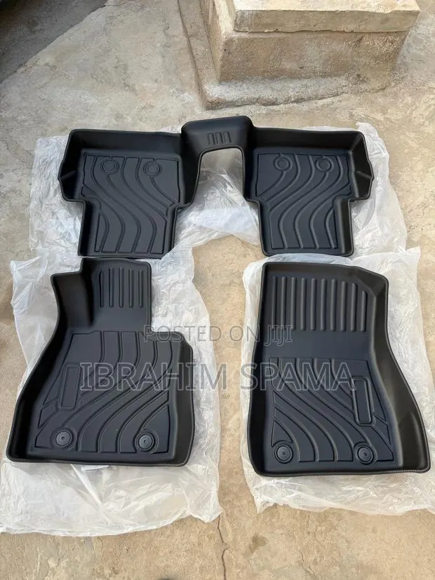 Yaris iA 3D Floor Mat · Photo 1