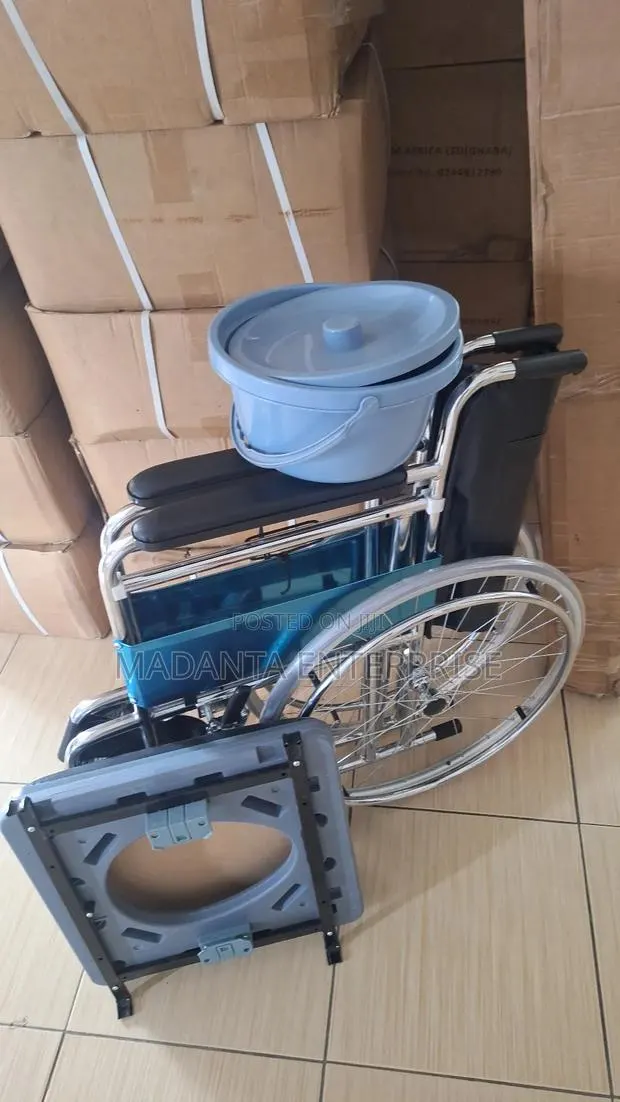 Commode Wheelchair · Photo 1