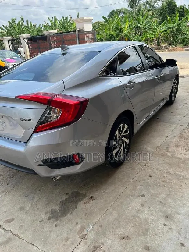 Honda Civic 2018 Silver · Photo 1