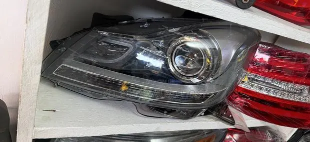 C 250 Led Headlight With Chargers · Photo 1