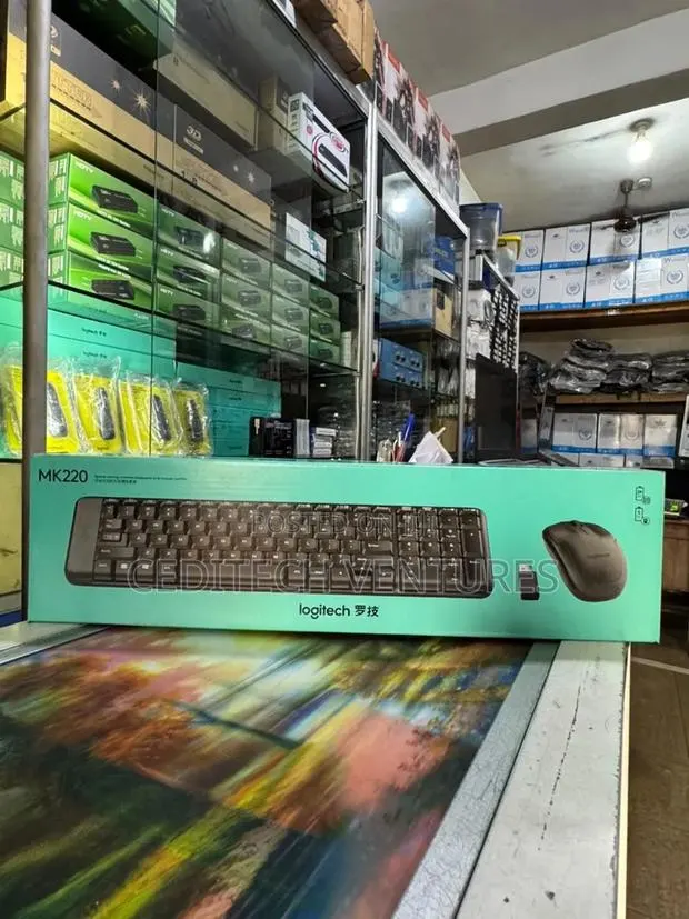 Mk220 Wireless Keyboard and Mouse · Photo 1