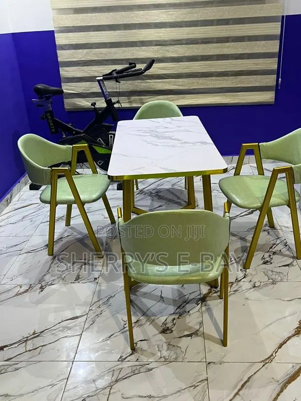 Luxurious Dining Set · Photo 3