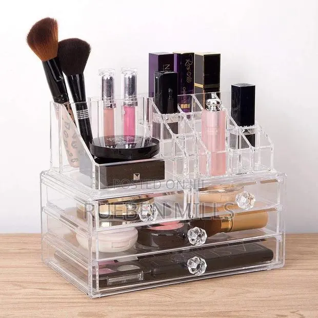 Glitz and Glamour Deluxe Cosmetic Make Up Organizer Storage Box · Photo 1