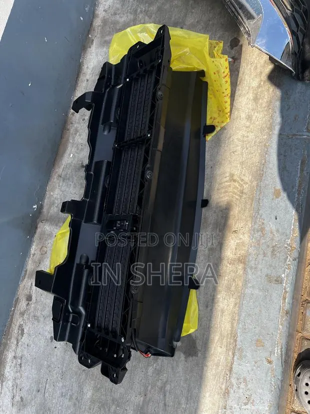 Honda CRV Shutter Grill 2017 2018 2019 2020 2021 2022 · Photo 1