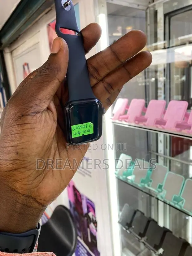 Apple Watch Series 6 · Photo 1