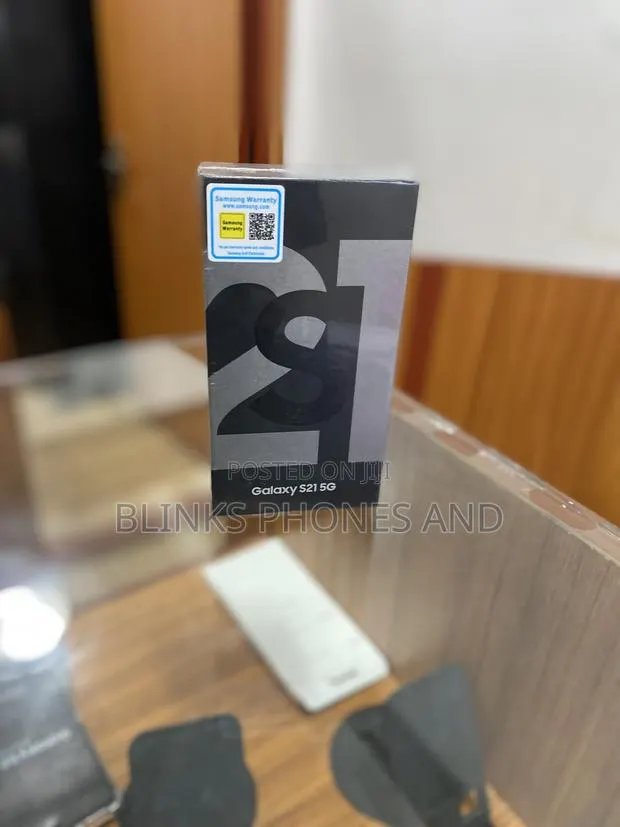 New Samsung Galaxy S21 5G 128 GB Silver · Photo 1