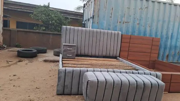 Drawers, Queen Size Bed Frame Ottoman · Photo 1