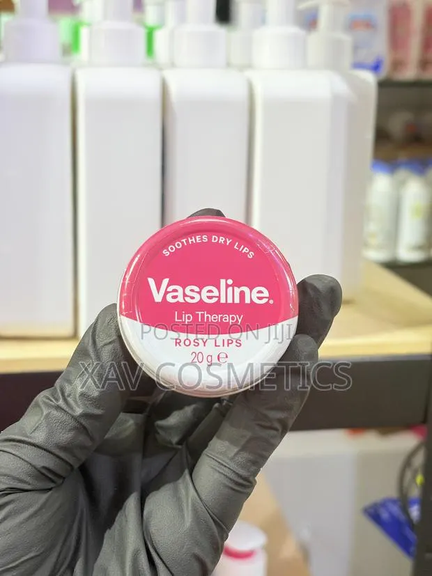 Vaseline Lip Therapy Rosy Lips · Photo 1