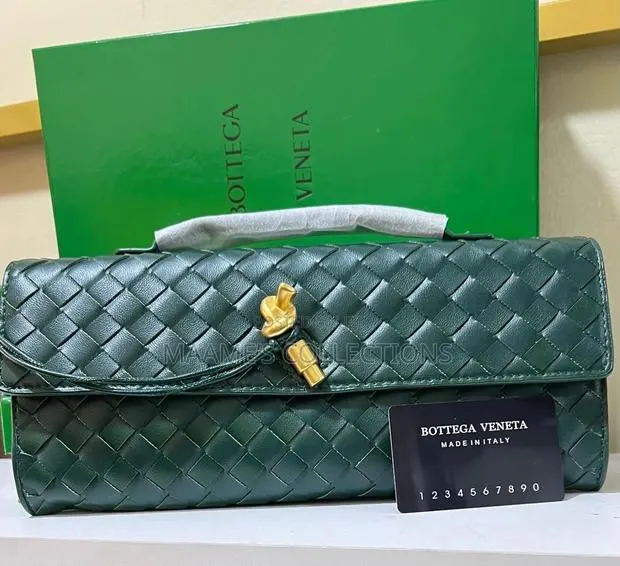 Bottega Veneta Ladies Clutch / Handbag ( in a Box) · Photo 1