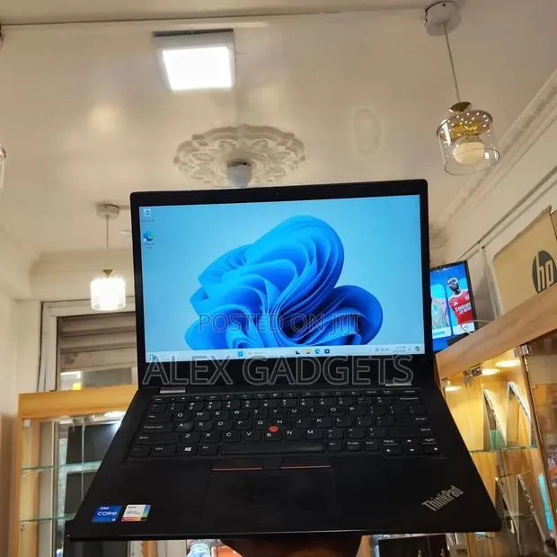 Laptop Lenovo ThinkPad L13 Yoga 8GB Intel Core i5 SSD 256GB · Photo 1