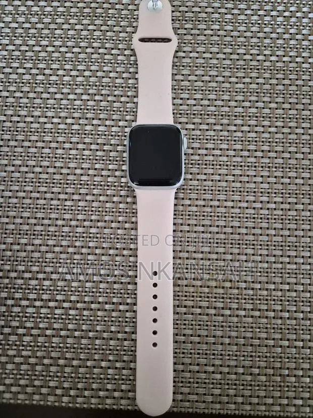 Apple Watch Series 5 With Extra Straps · Photo 1