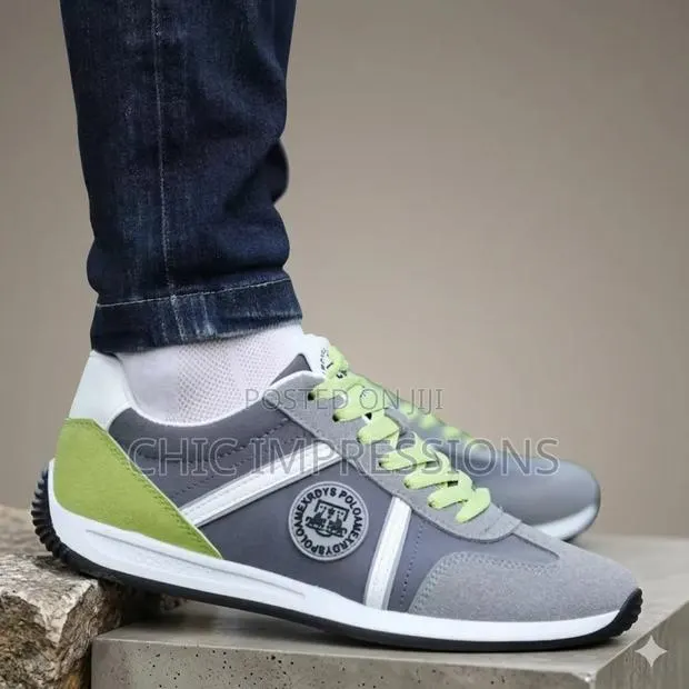 Comfortable Sneakers · Photo 1