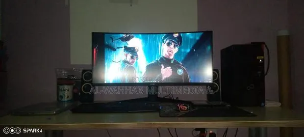 ASUS Tuf 34'' Gaming Monitor-Partial Broken Screen (Read Description) · Photo 2
