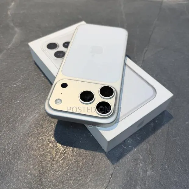 Apple iPhone 17 Pro Max 512 GB Silver · Photo 1