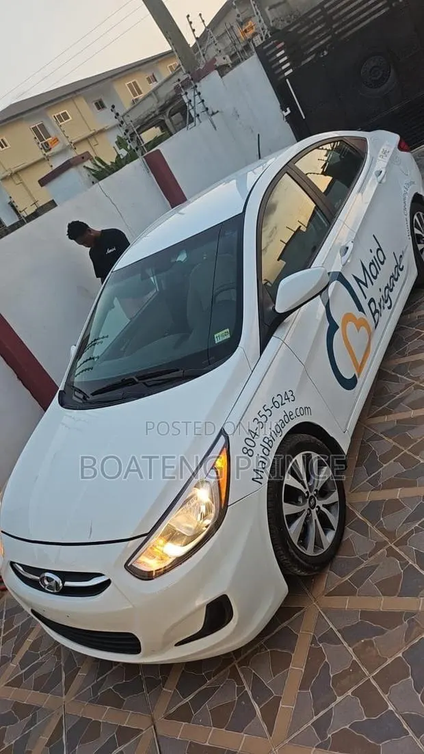 Hyundai Accent SE Sedan 2017 White · Photo 1