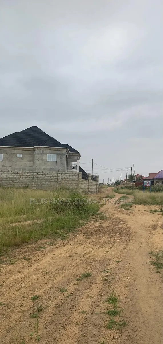 Half Plot for Sale/ Full Plot for Sale No Litigation · Photo 1
