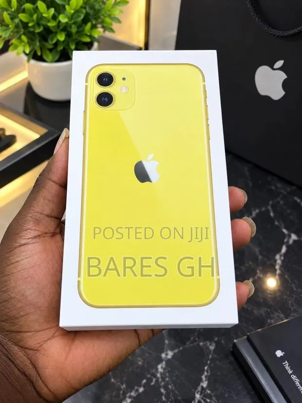 New Apple iPhone 11 64 GB Yellow · Photo 1