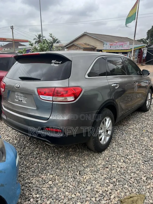 Kia Sorento 4dr SUV 2016 Silver · Photo 1