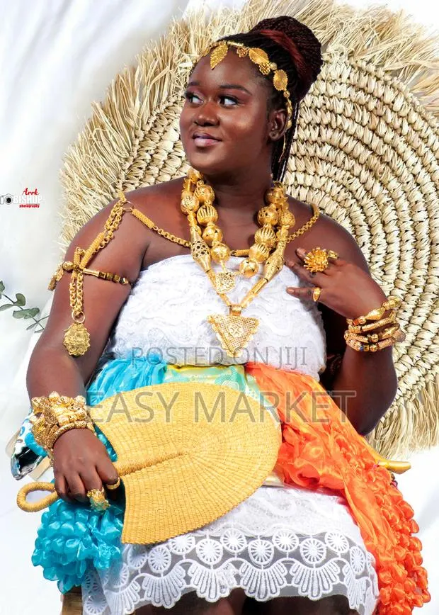 Kente for Rent With Gold Accessories · Photo 1