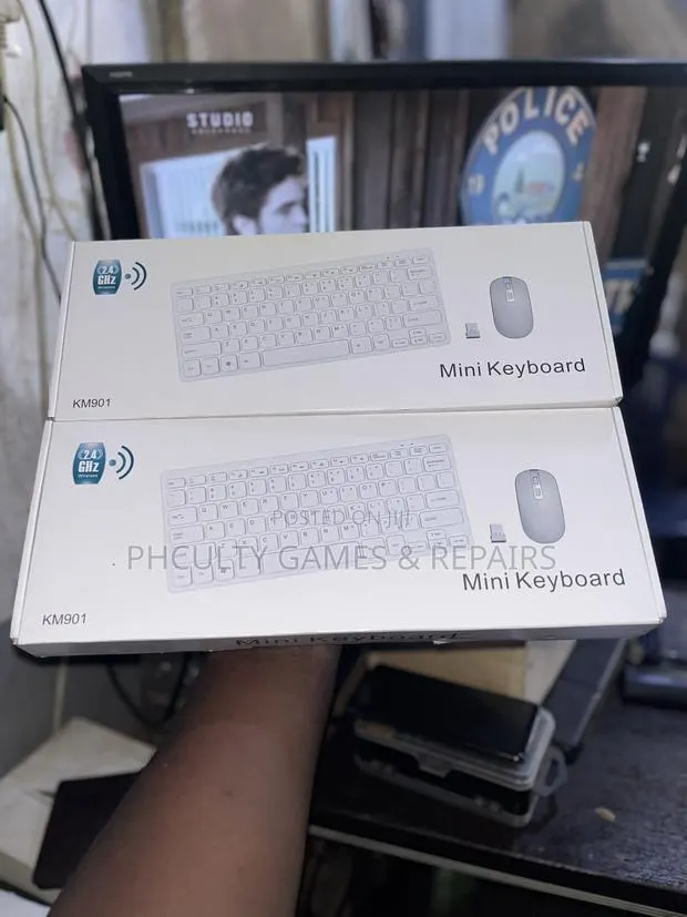 Wireless Mini Keyboard With Mouse · Photo 1