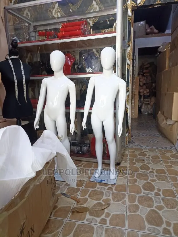 White Black Kids Mannequins · Photo 2