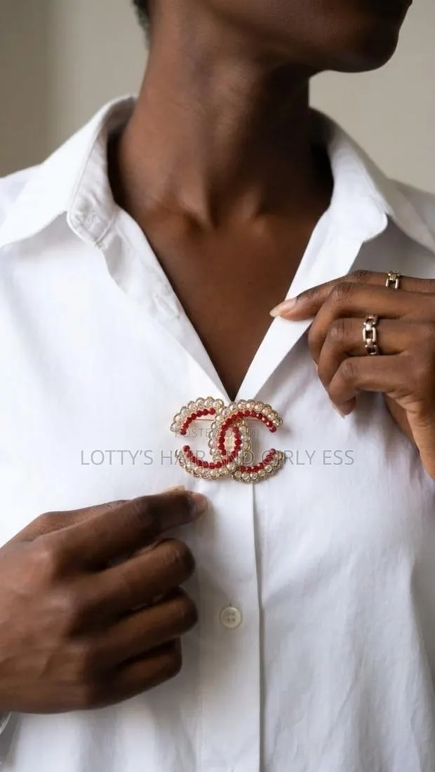 Luxury Brooch · Photo 1