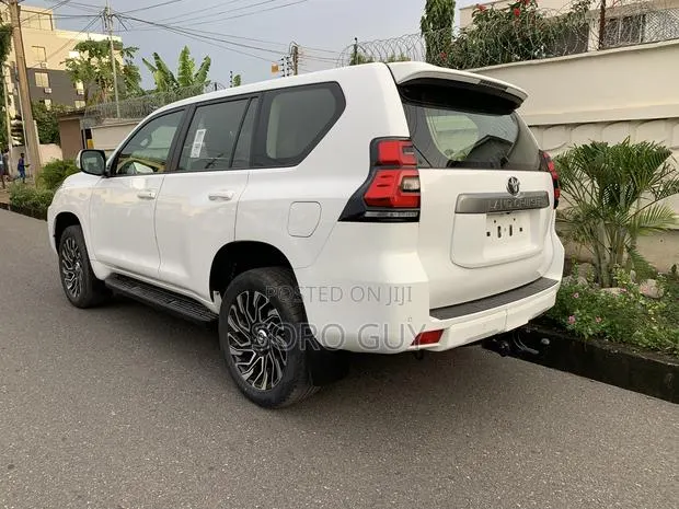 Toyota Land Cruiser Prado 2020 White · Photo 1
