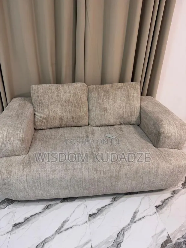 Used Sofa Just 4 Months · Photo 1