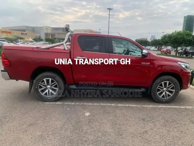 Pick Up Toyota Hilux for Rent · Photo 1