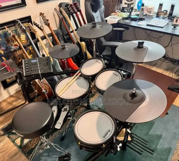 Alesis Crimson Iii Nine-Piece Electronic Drum Kit With Mesh Heads · Photo 1