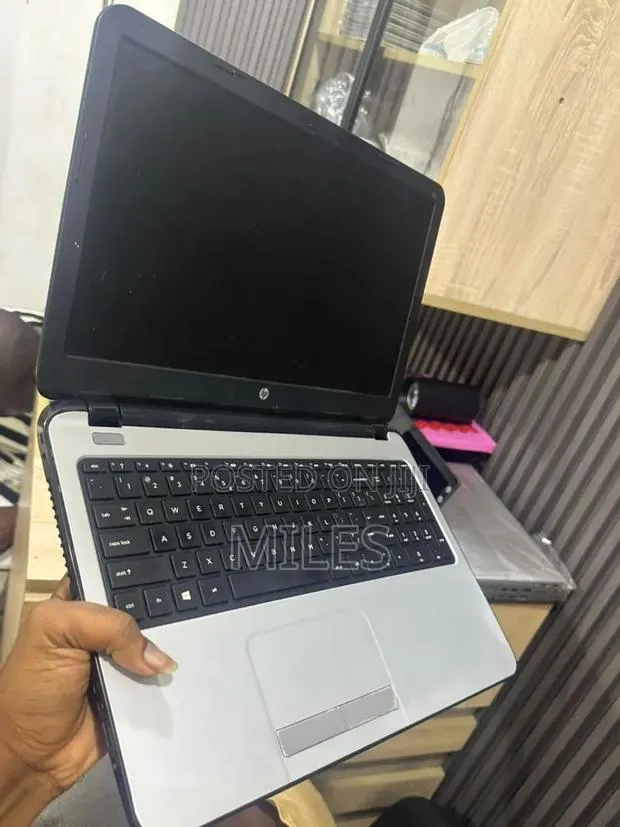 Laptop HP 15 4GB Intel HDD 250GB · Photo 1