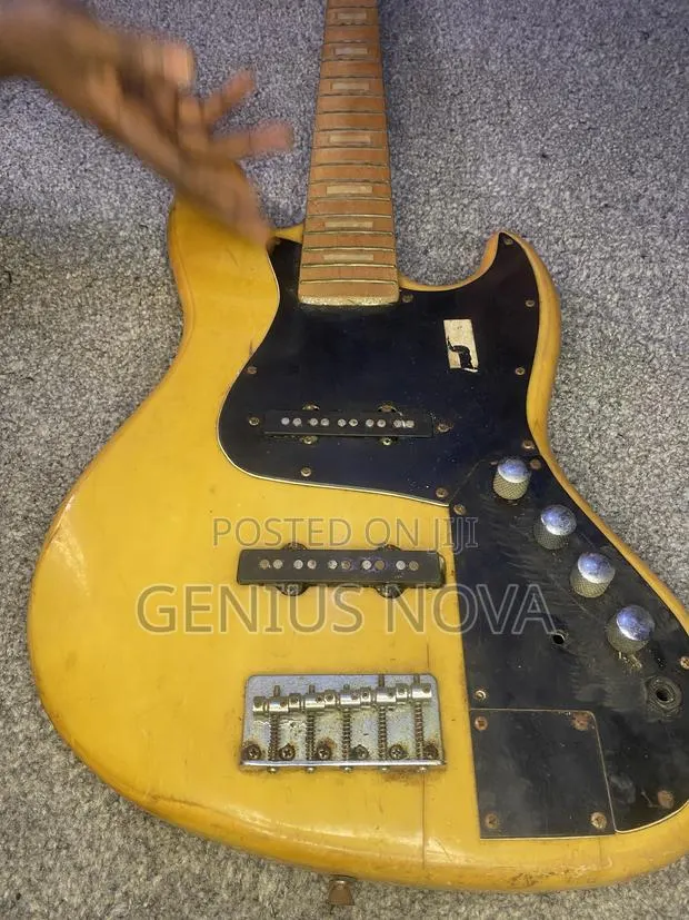 Fender Jazz Bass · Photo 1