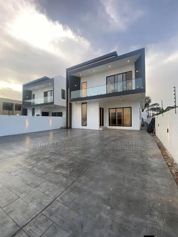 4bdrm Duplex in Spintex Sakumono, Baatsona Total for sale · Photo 1