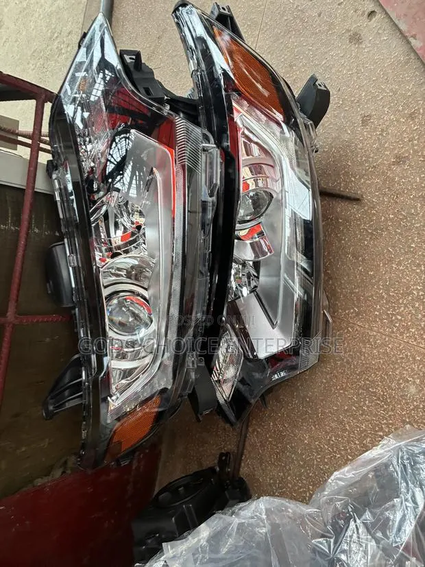 Headlight Outlander 2016-2018-2020 · Photo 1
