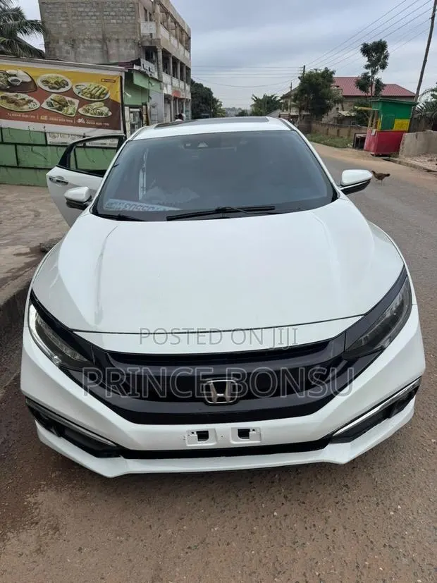Honda Civic Touring Sedan 2019 White · Photo 1