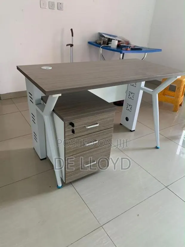 120 Cm by 60 Cm Table With Cabinets · Photo 2