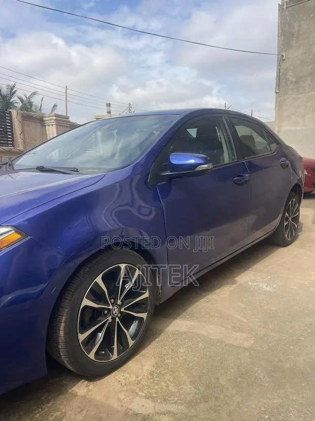 Toyota Corolla 2017 Blue · Photo 1