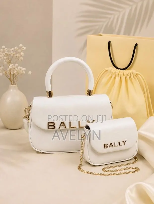 Beautifully Packaged 2 Piece Ladies White Handbag Set · Photo 1