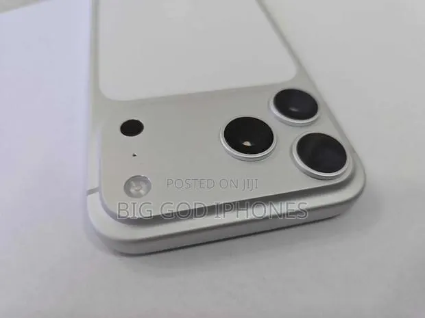 Apple iPhone 17 Pro Max 512 GB Silver · Photo 1