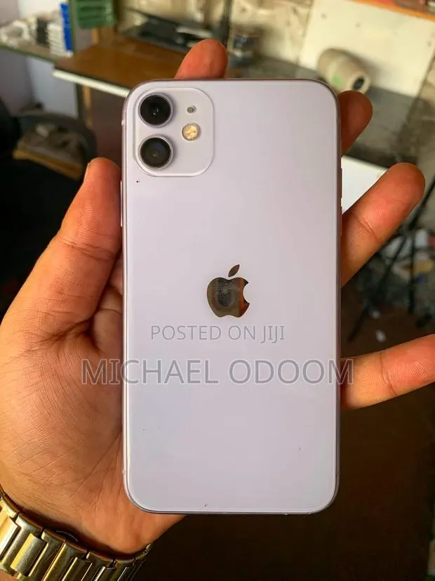 Apple iPhone 11 64 GB White · Photo 1