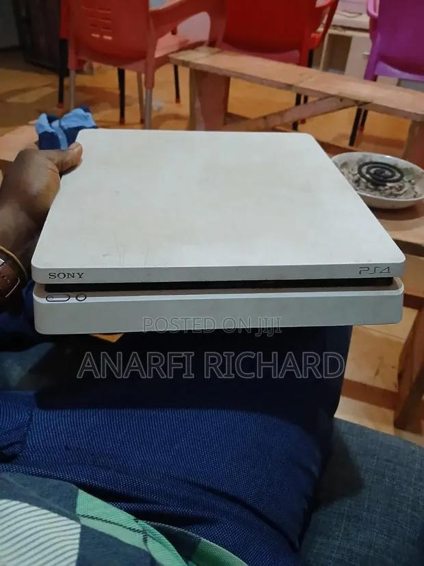 Ps4 Slim Co Sole · Photo 1