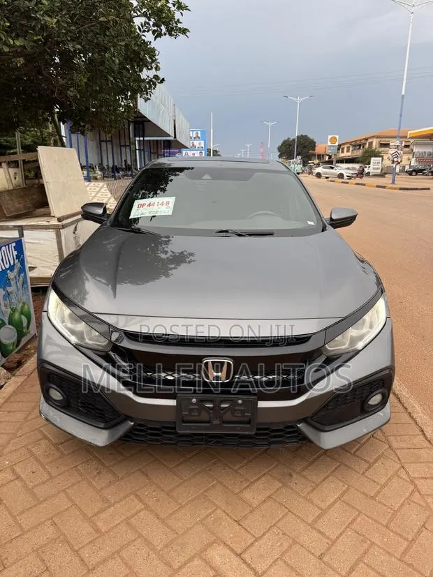 Honda Civic Sport 4dr Hatchback (1.5L 4cyl) 2017 Gray · Photo 1