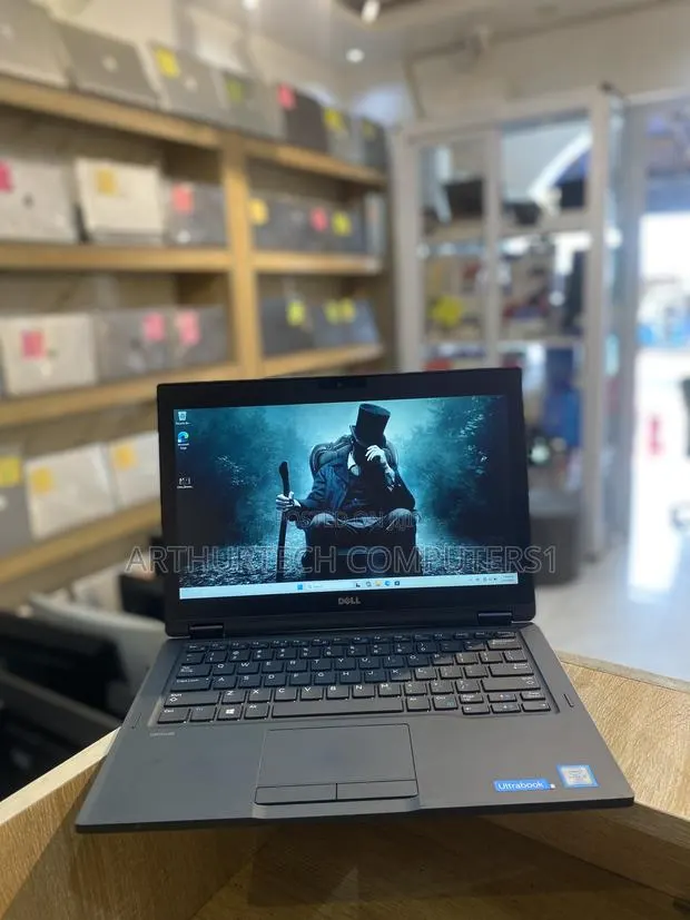 Laptop Dell Latitude 5289 16GB Intel Core i7 SSD 256GB · Photo 1