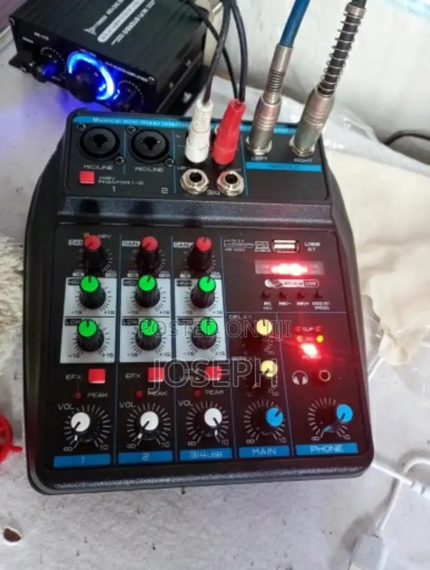 Mixer Console · Photo 1