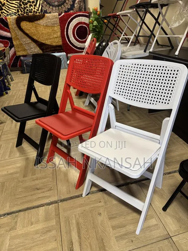 Plastic Folding Chairs · Photo 1