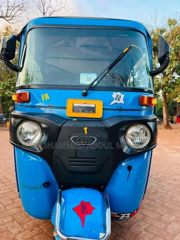 Bajaj RE 2026 Blue · Photo 1