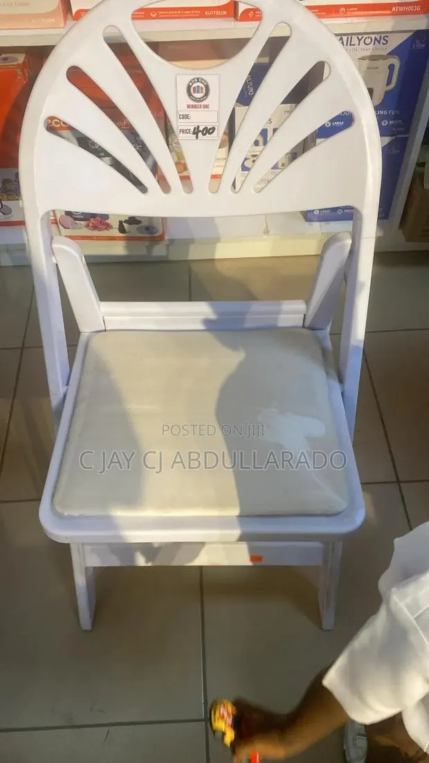 Folding Table With Chairs · Photo 1